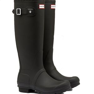 Matte black original hunter boots size 6
